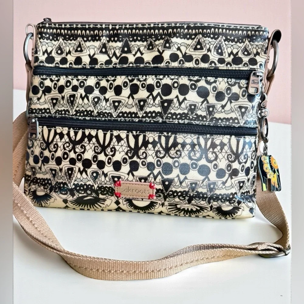 SAKROOTS Artist Circle Flat Crossbody Bag. - Picture 2 of 16